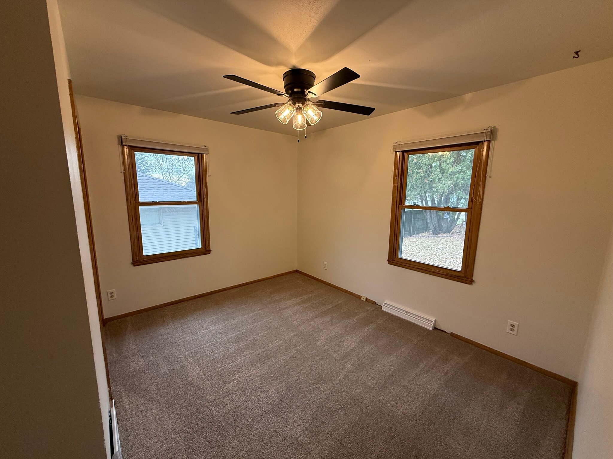 Building Photo - 522 Skylark Dr