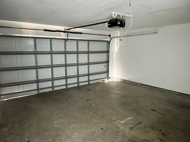 Building Photo - 994 Blue Bonnet Dr