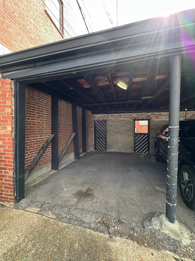 Building Photo - 6621 Clayton Rd