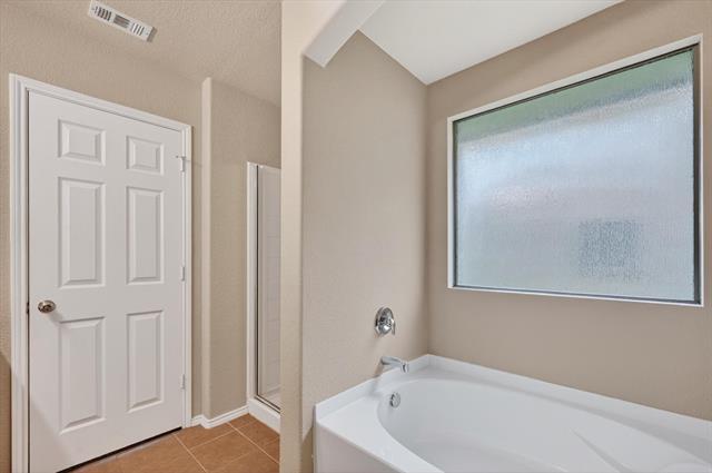 Building Photo - 5640 Lincolnwood Dr