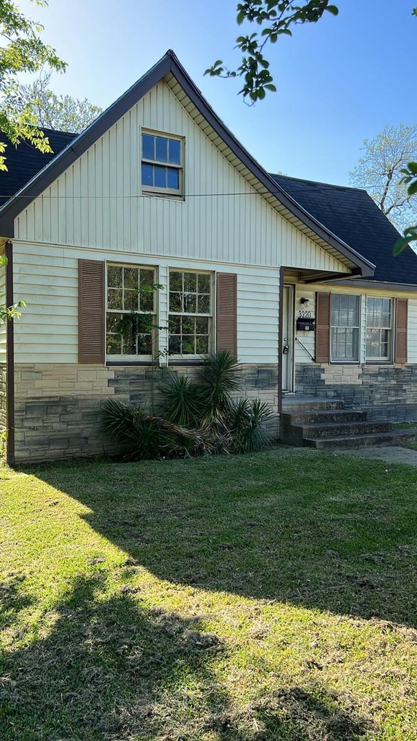 Primary Photo - 3220 Shannon Ave
