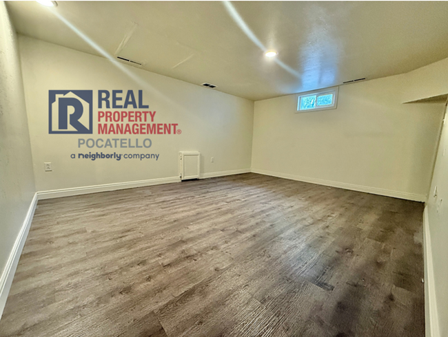 Building Photo - 3 bed 2 bath - 1 car garage - Bonus room -...
