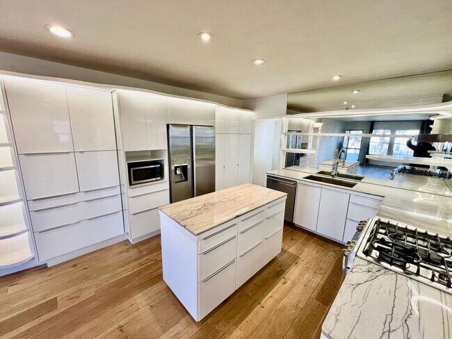 Building Photo - 1072F-A/B-PGPM-T/L-CS