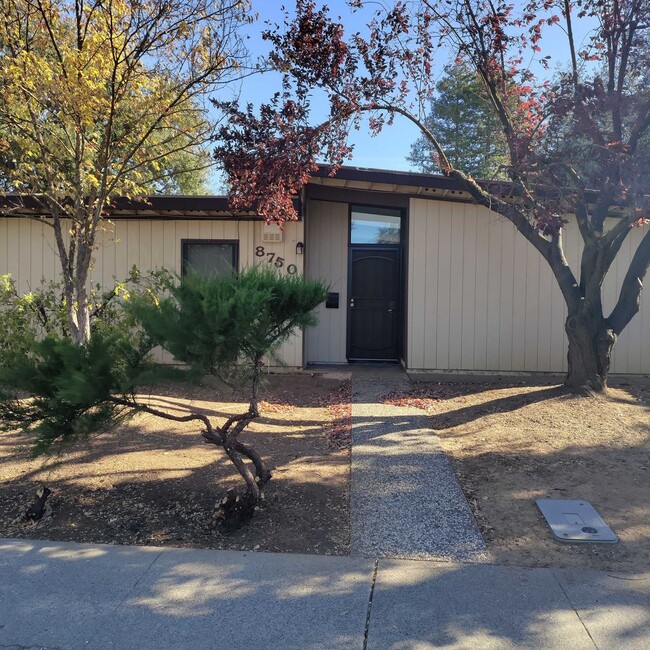 Primary Photo - Cozy 2 bedroom Ready for Move In!!