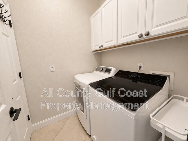 Building Photo - 211 Red Fox Ct
