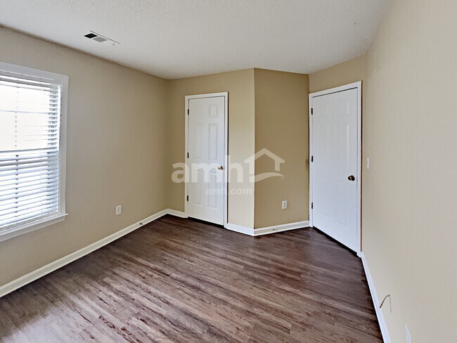 Building Photo - 2834 Regent Walk Dr