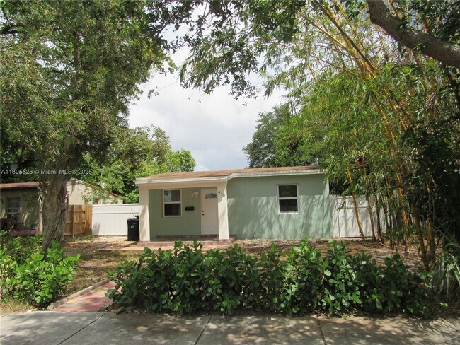Building Photo - 440 NW 15th Ave