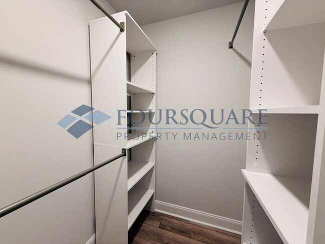 Building Photo - End-Unit Townhome with Fenced Yard, Washer/Dryer included & 2-Car Garage – Comfortable & Convenie...