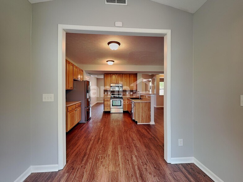 Building Photo - 5808 W Port Dr