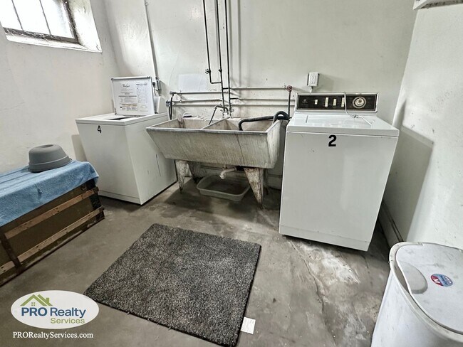 Building Photo - Charming 2 Bedroom Apartment in Northeast ...