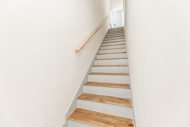 Building Photo - 704 S 1st St