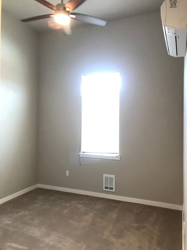 Building Photo - 4682 SW Yew Leaf Ct