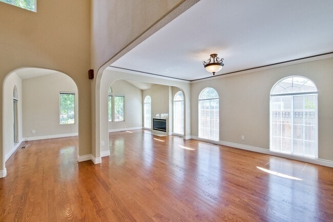 Building Photo - Gorgeous Willow Glen Two Story Home Availa...