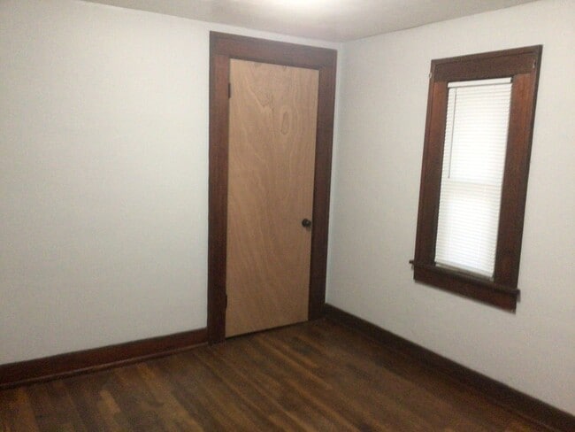 Building Photo - New Listing!! 2 Bedroom Home!