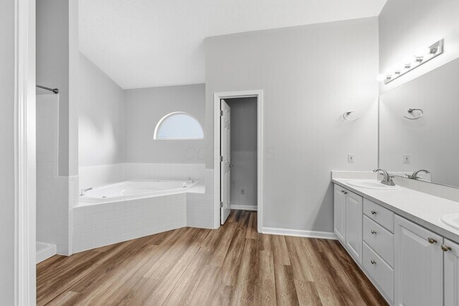 Building Photo - 6498 Ringsend Ct