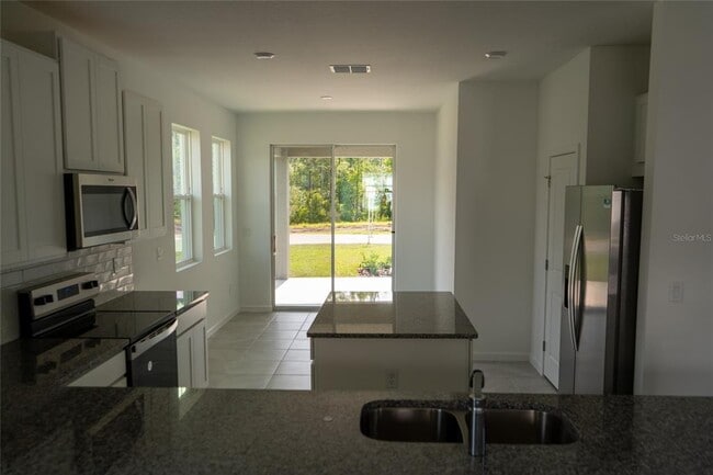 Building Photo - 13094 Pergola Ave