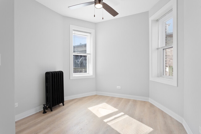 Building Photo - 7383 N Damen Ave