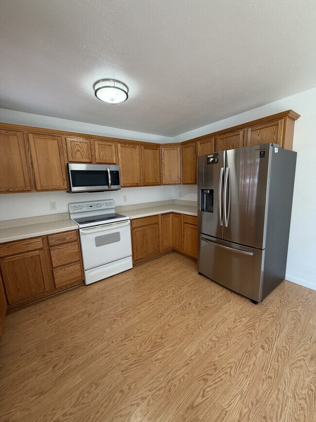 Building Photo - 2520 Lillis Ln