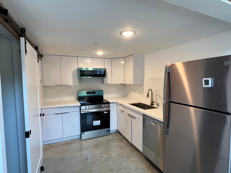 Building Photo - 1027 Sturgus Ave S