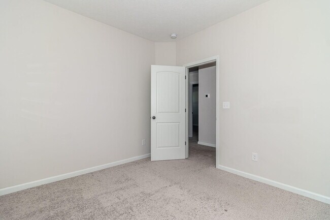 Building Photo - 4831 Fairmont Dr