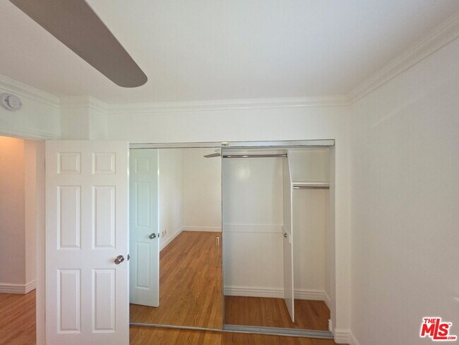 Building Photo - 670 Broadway St