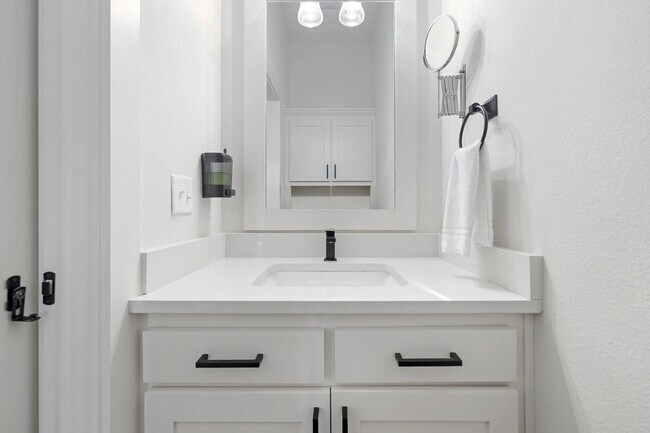 Building Photo - 501 S 7th St