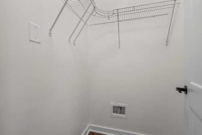 Building Photo - Spacious 3 bed, 2 bath renovated home next...