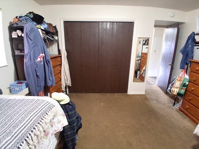 Building Photo - 243 E 400 N