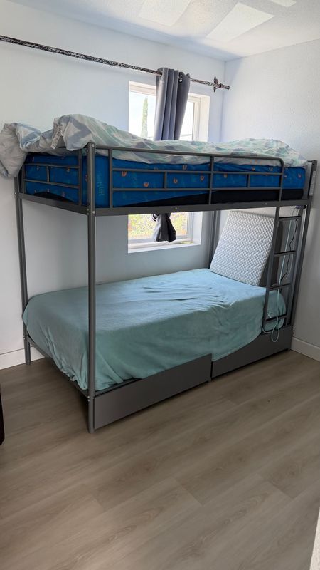 Building Photo - 301 W 1st St