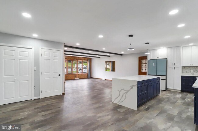 Building Photo - 5 Orchard Pl