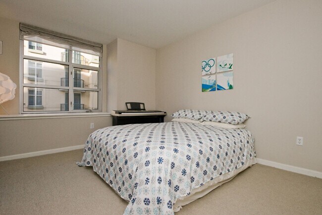 Building Photo - 680