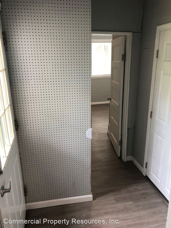 Building Photo - 400 Glen Creek Rd NW