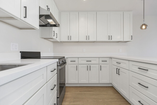 Building Photo - 642 Alvarado