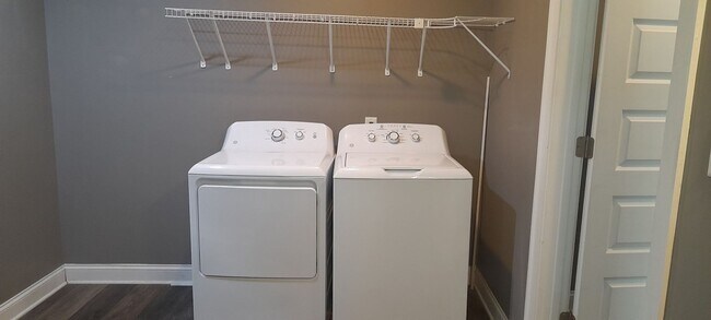 Building Photo - COMING SOON - 2 Bedroom 2 Bath home with f...