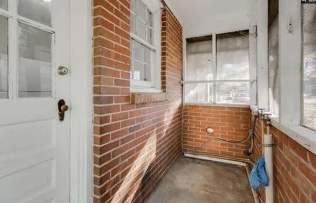 Building Photo - Cozy 2bd/1ba brick cottage near downtown C...