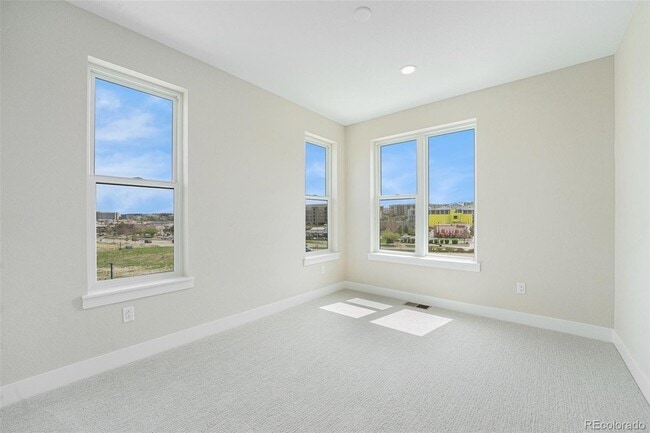 Building Photo - 2329 Lakeshore Ln