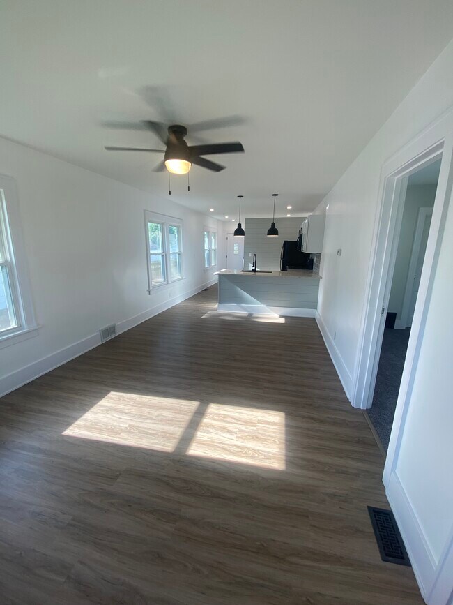 Building Photo - 1131 E Garfield St