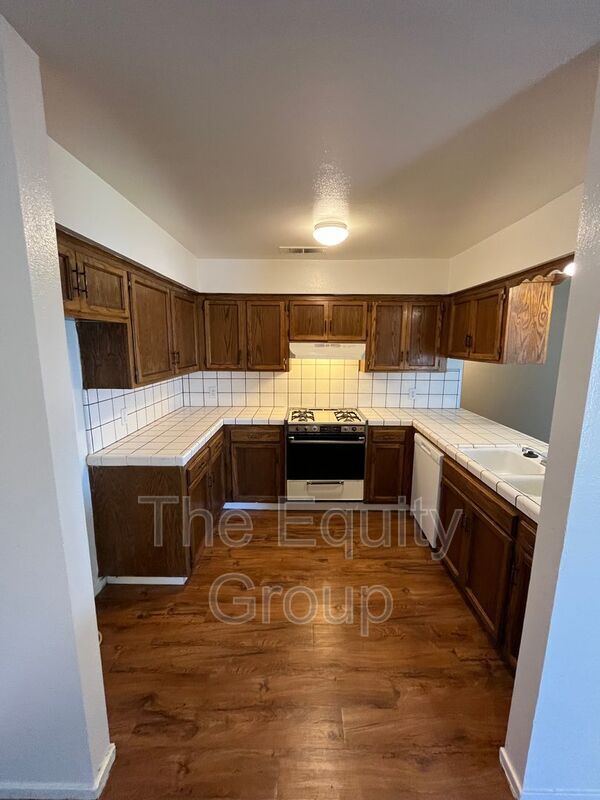 Building Photo - 4220 W Cypress Ave