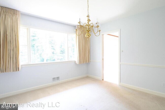 Building Photo - 5 br, 3 bath House - 6655 TENNYSON DR