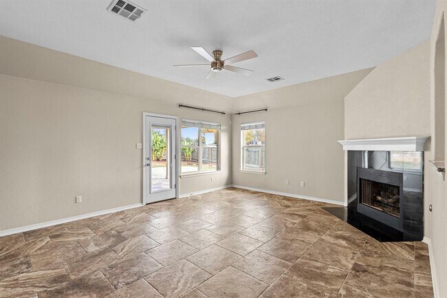 Building Photo - 318 Pond View Pass