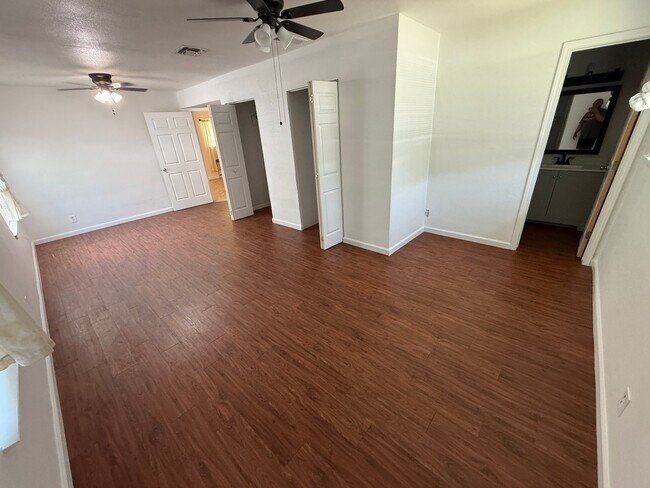 Building Photo - 5018 Village Way