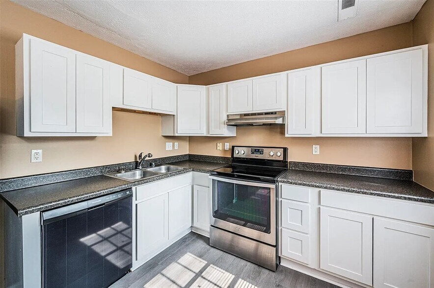 Building Photo - 133 Concord Dr