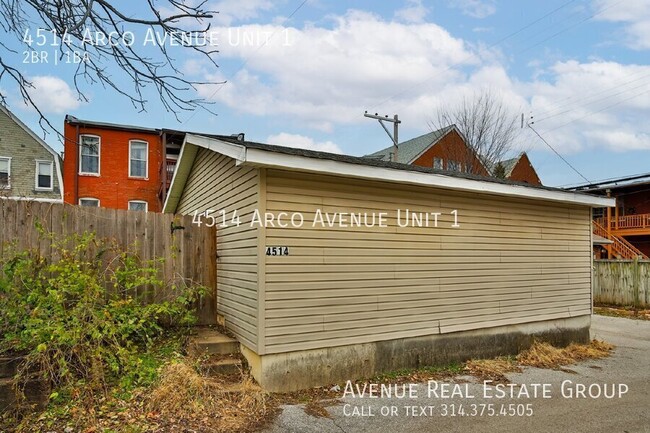 Building Photo - Charming 2-Bedroom Unit Near The Grove!