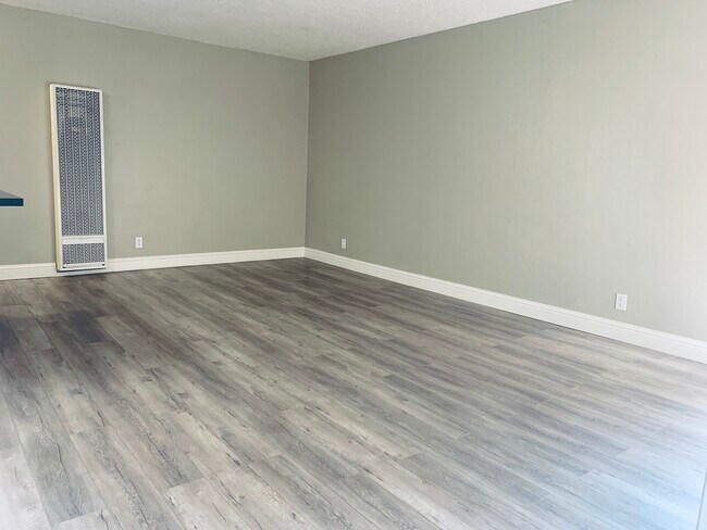 Building Photo - 8019 Greenridge Dr