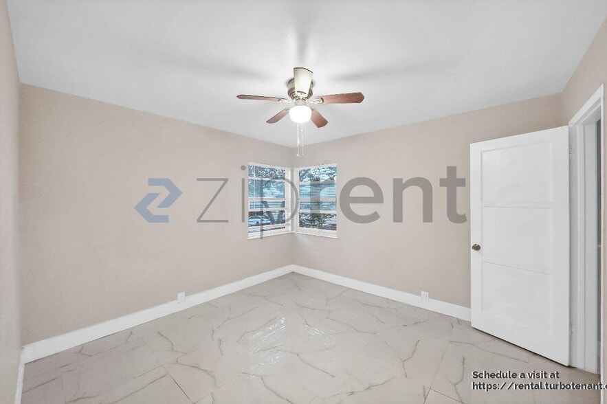 Building Photo - 1434 S Sycamore St