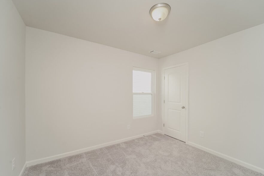 Building Photo - 671 Farmstead Trail