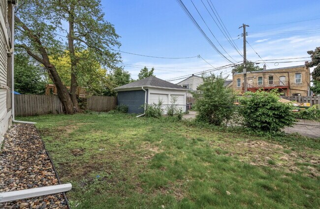 Building Photo - 3400 Elliot Ave