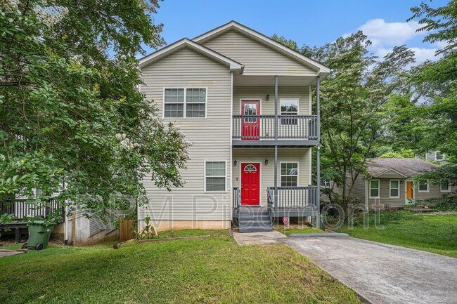 Building Photo - 2829 3rd Ave SW