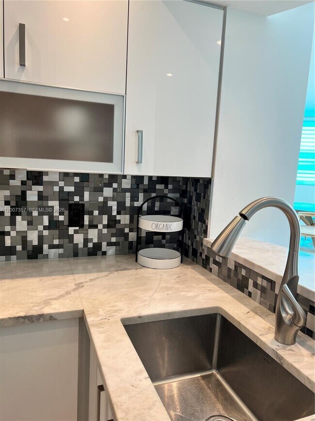 Building Photo - 2475 Brickell Ave