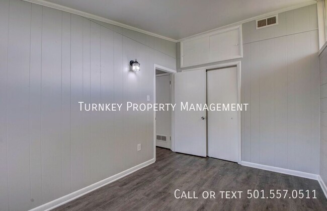 Building Photo - 4700 Lynn Ln